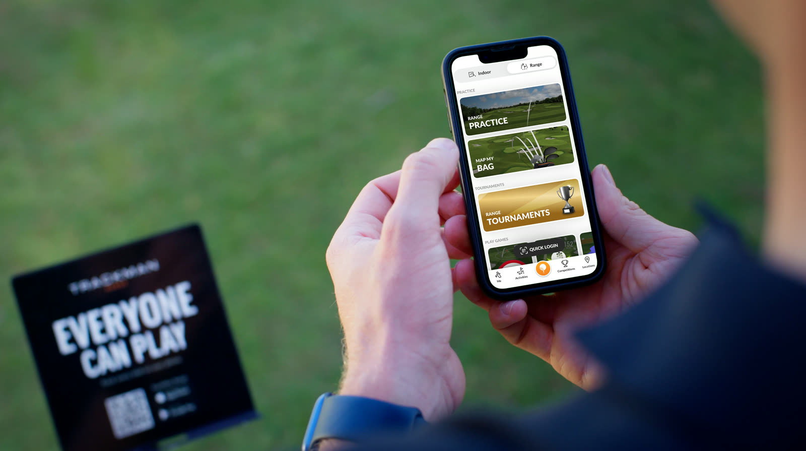 スマホでTrackMan Golfアプリを使用している様子